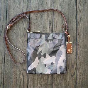 tommy hilfiger julia camo crossbody